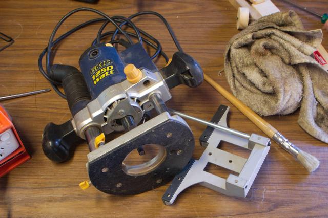 GMC 1250W Plunge Router